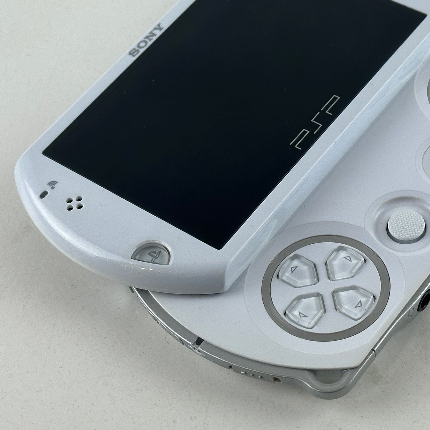 Sony PSP GO Pearl White PSP-N1000PW