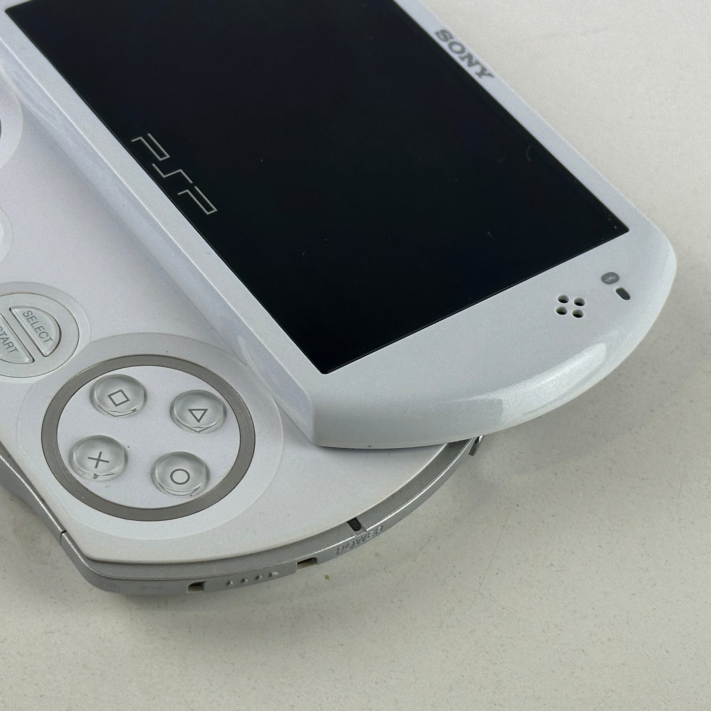 Sony PSP GO Pearl White PSP-N1000PW