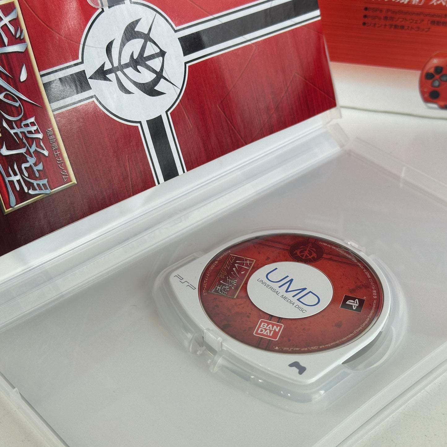 Sony PSP 2000 Gundam Giren no Yabou Neo Zeon Red PSP-2000ZR